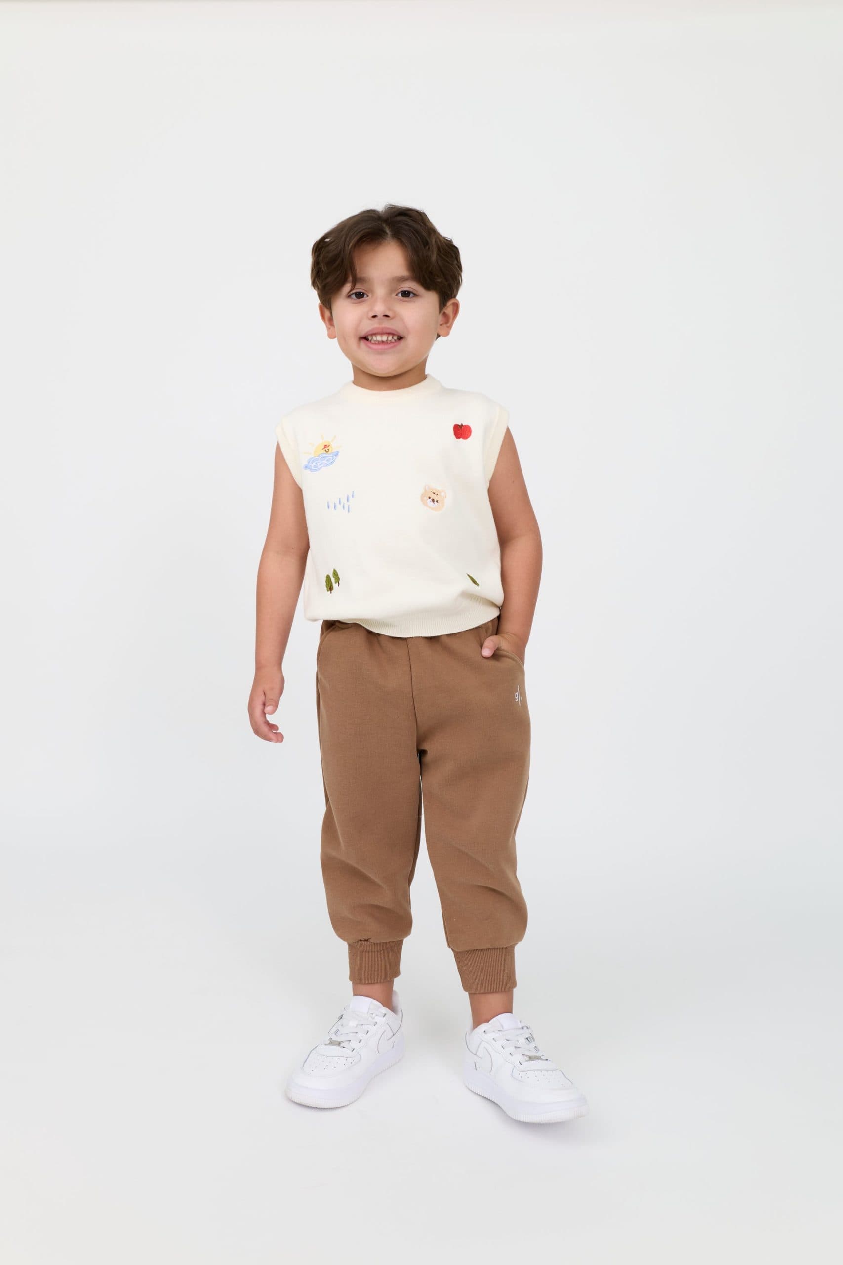 Kids’ embroidered knit top & cotton jogger set